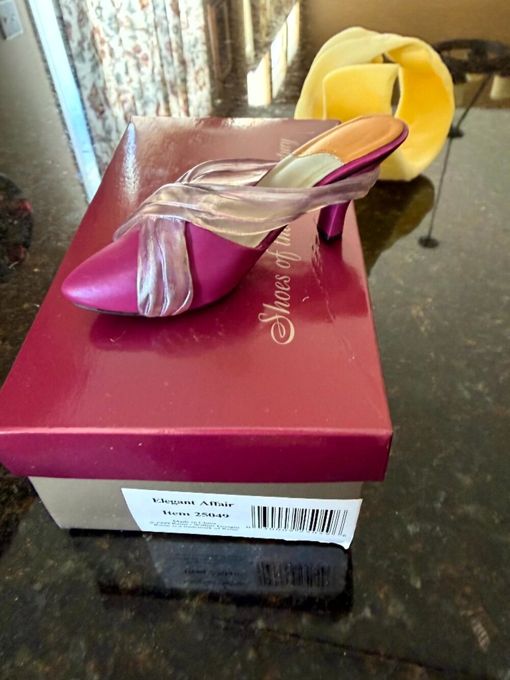 Just the Right Shoe Elegant Affair 25049 Magenta Pink Mule Heel Figurine
